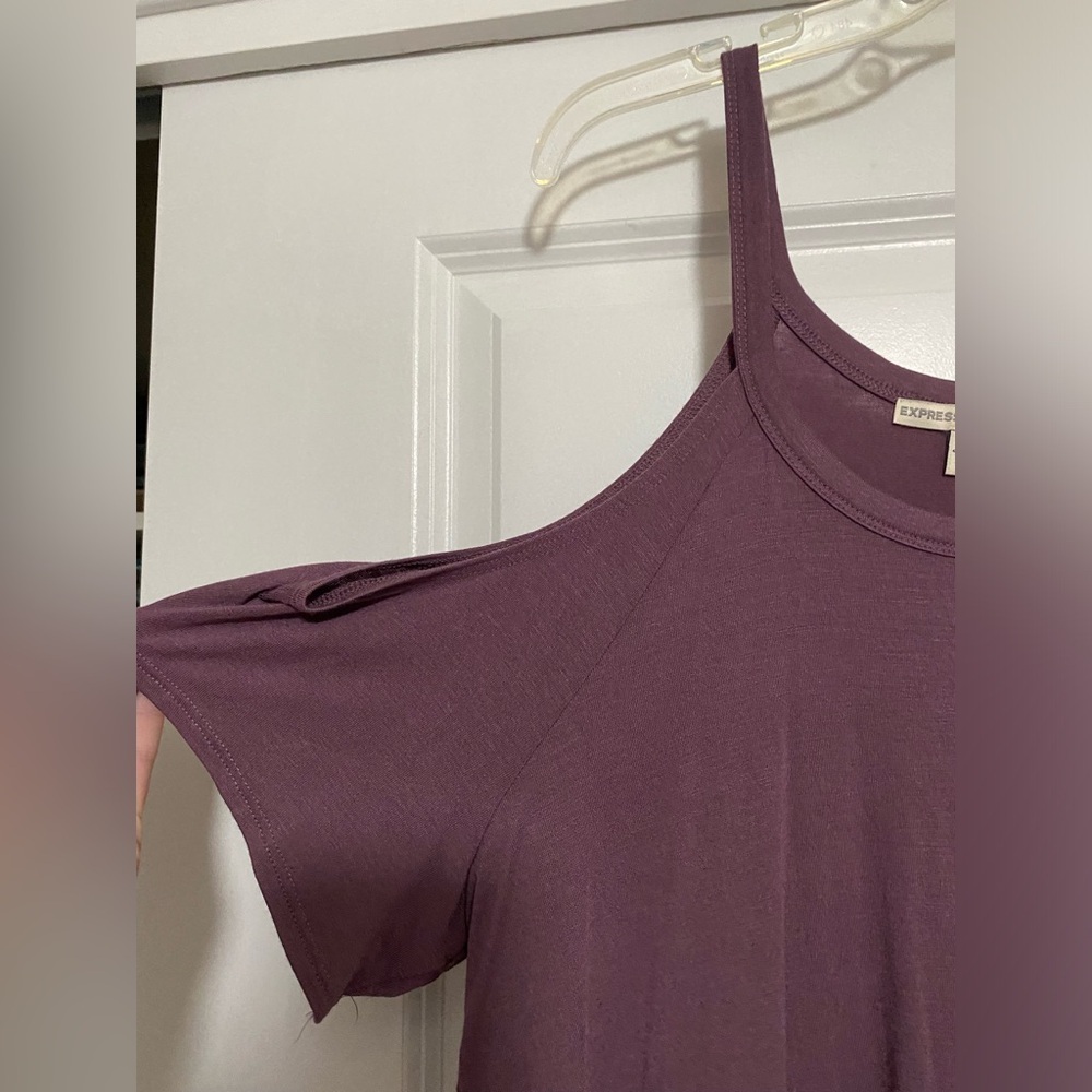 Express Cold Shoulder Tee - Picture 4 of 4